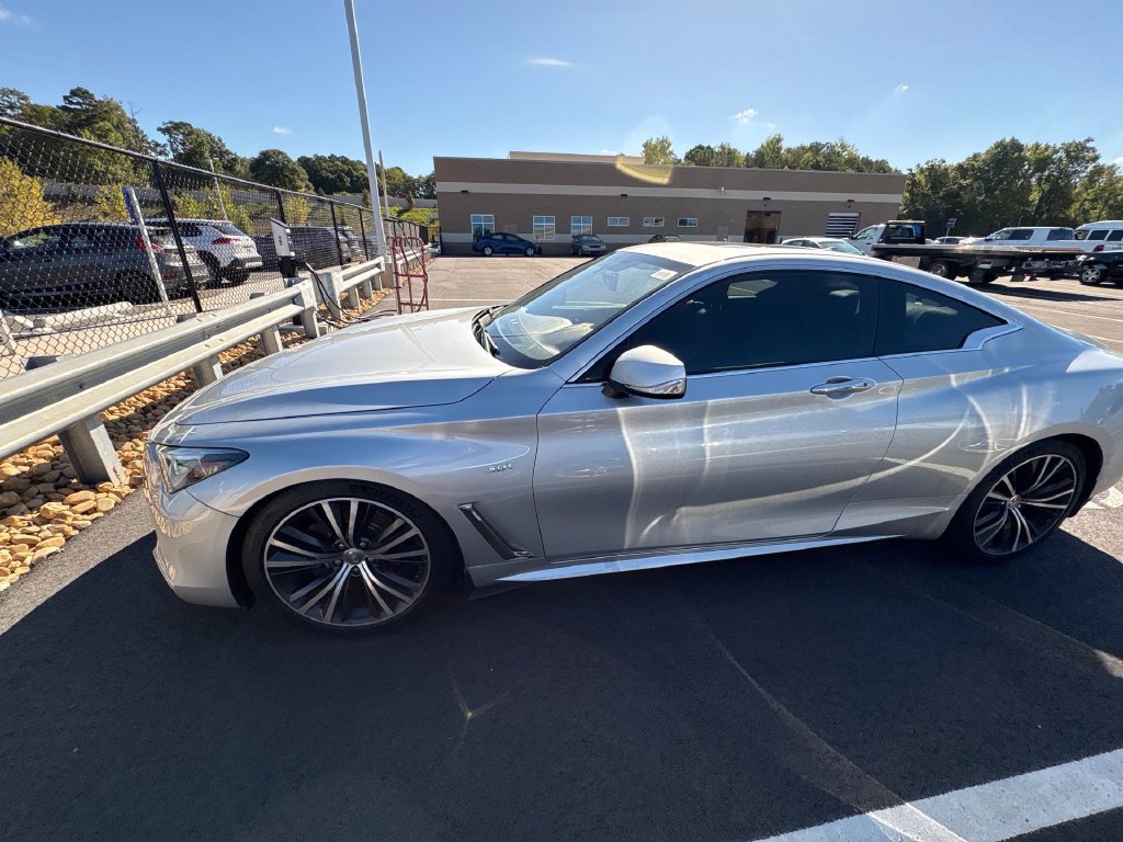 Infiniti Q60 photo 5