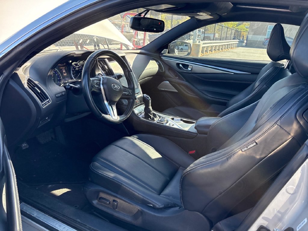 Infiniti Q60 photo 8