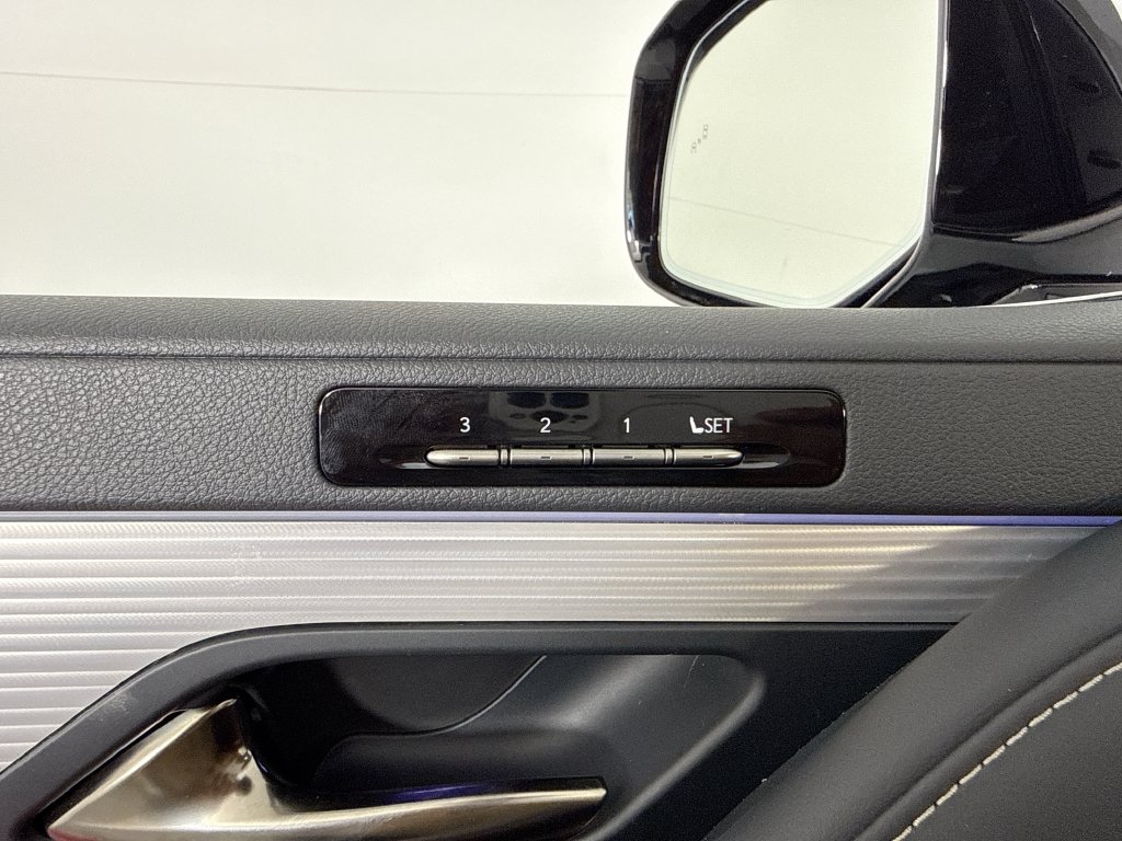 Lexus LX photo 28