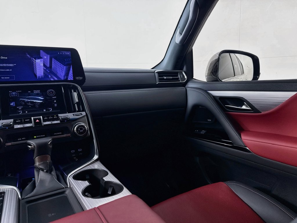 Lexus LX photo 32