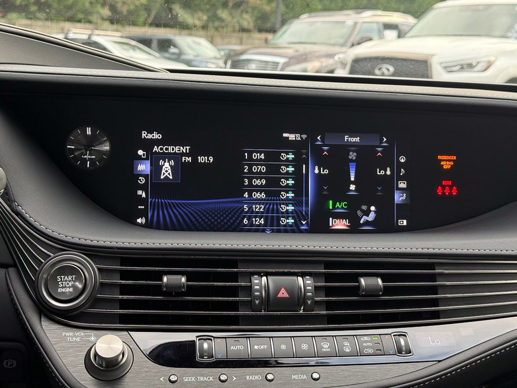 Lexus LS photo 12