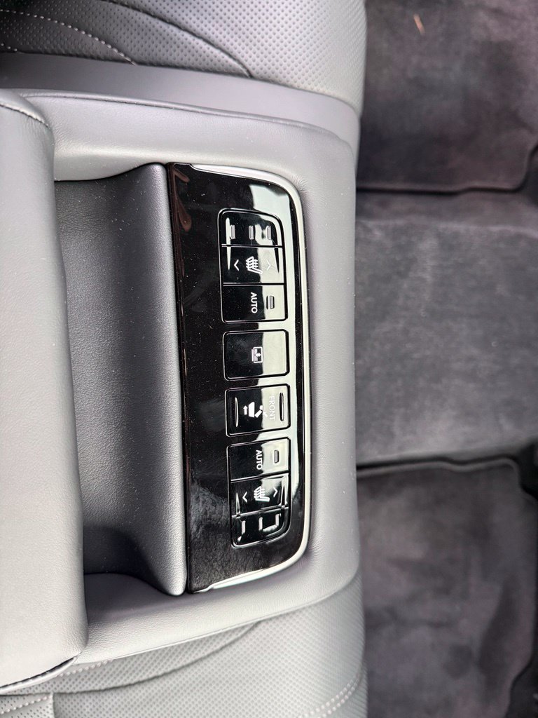 Lexus LS photo 15
