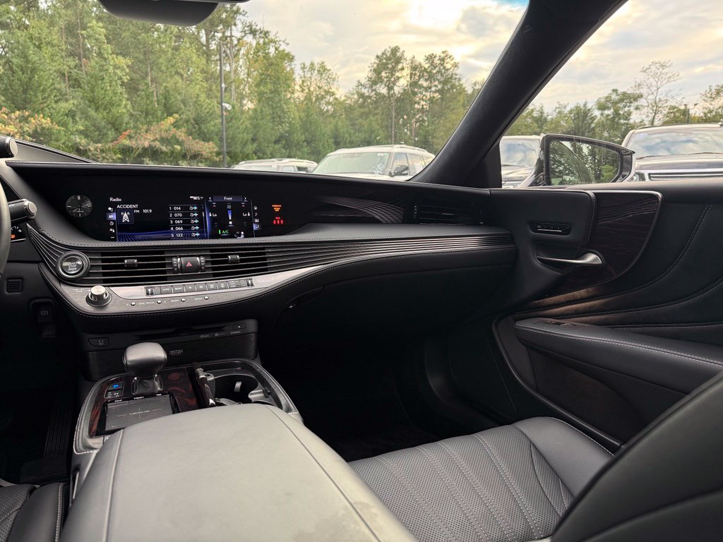 Lexus LS photo 17