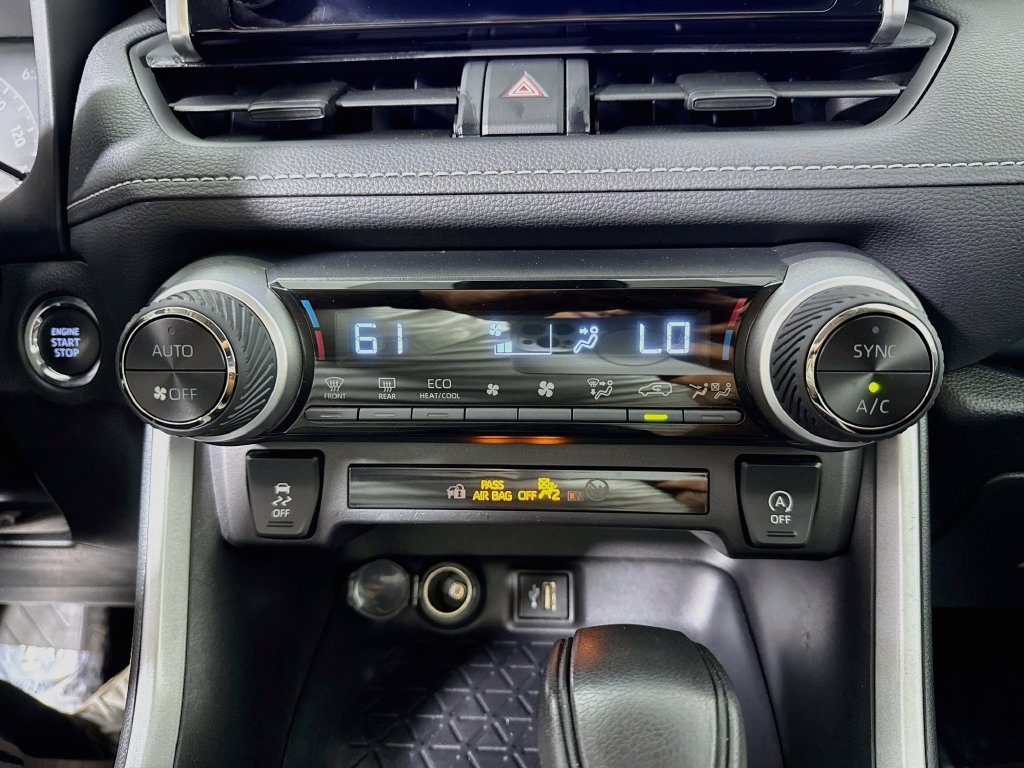 Photo 15 of this Toyota RAV4