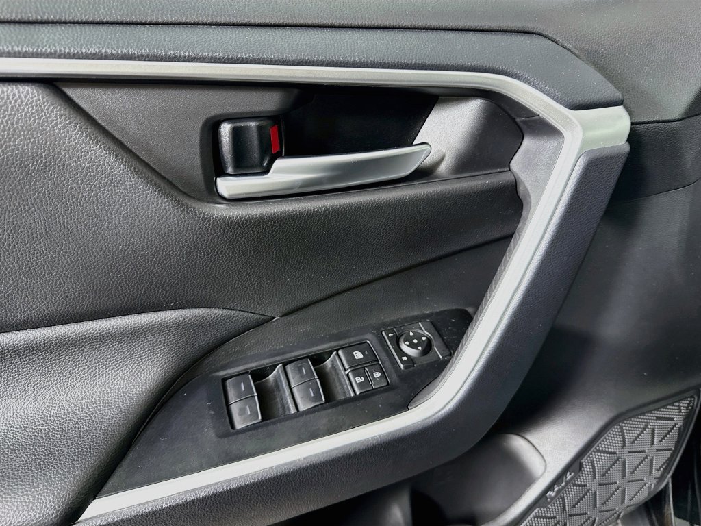 Photo 21 of this Toyota RAV4