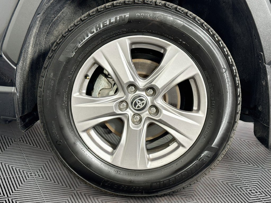 Photo 36 of this Toyota RAV4