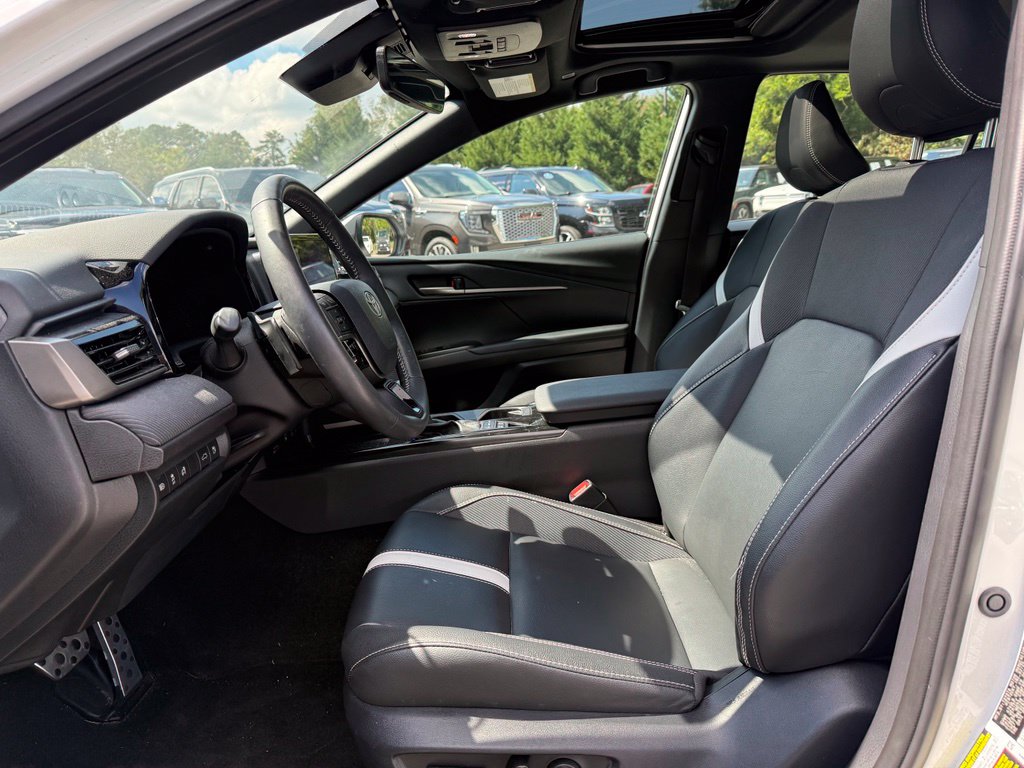 Toyota Camry photo 9