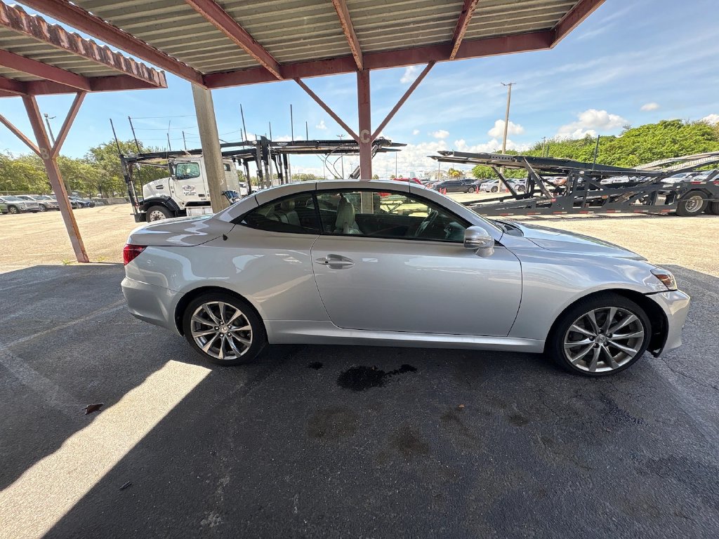 Photo 5 of this Lexus IS 350C
