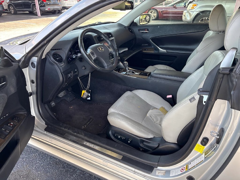 Photo 9 of this Lexus IS 350C