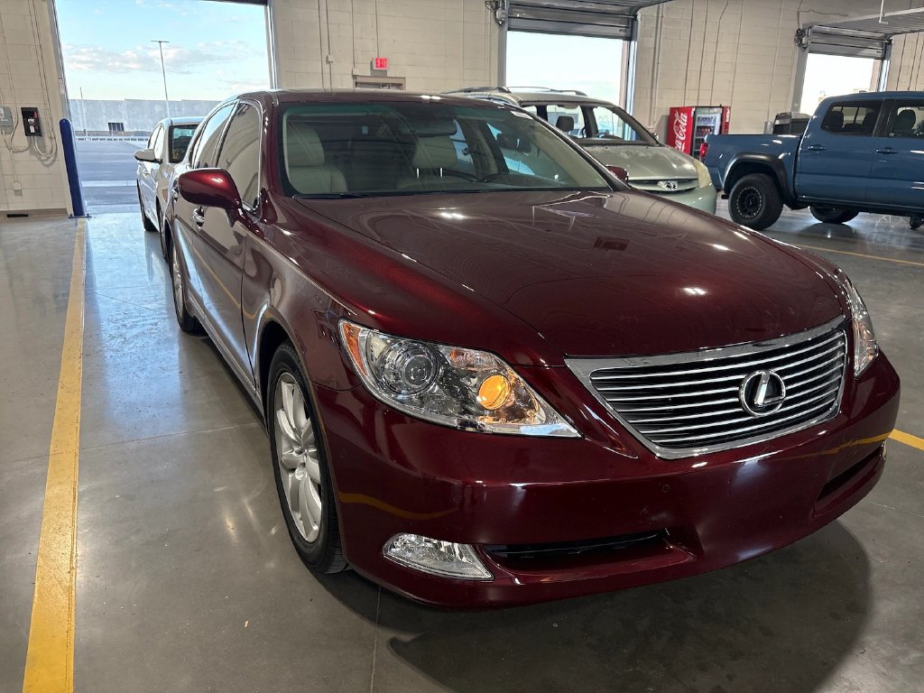 Photo 3 of this Lexus LS 460