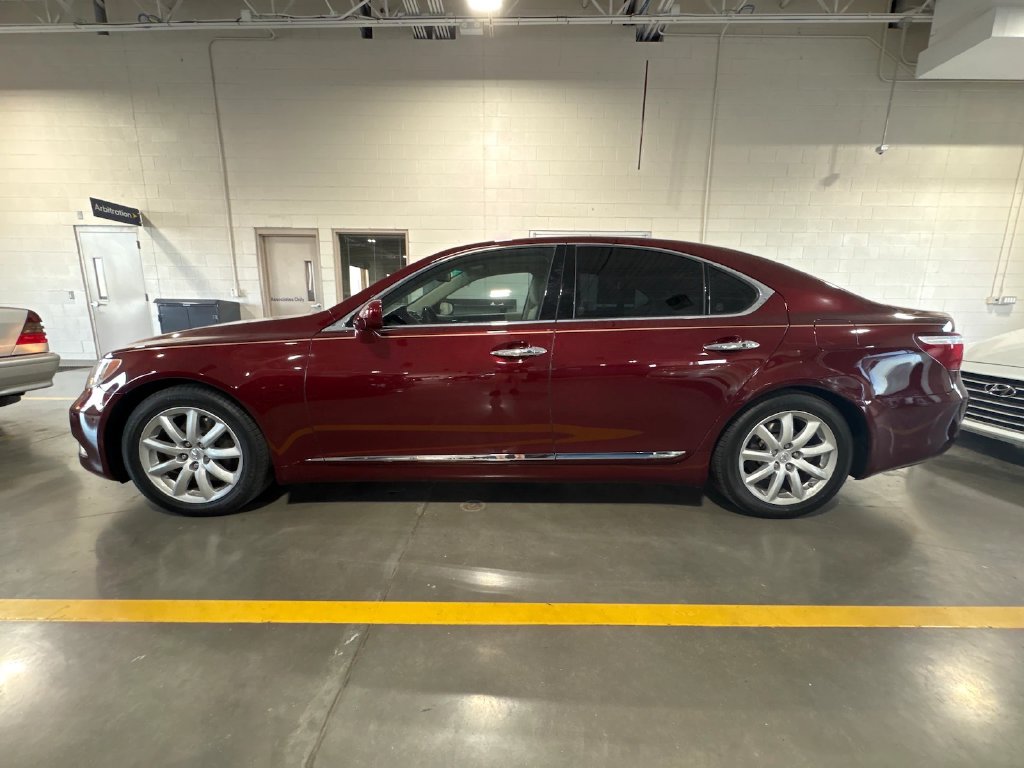 Photo 4 of this Lexus LS 460