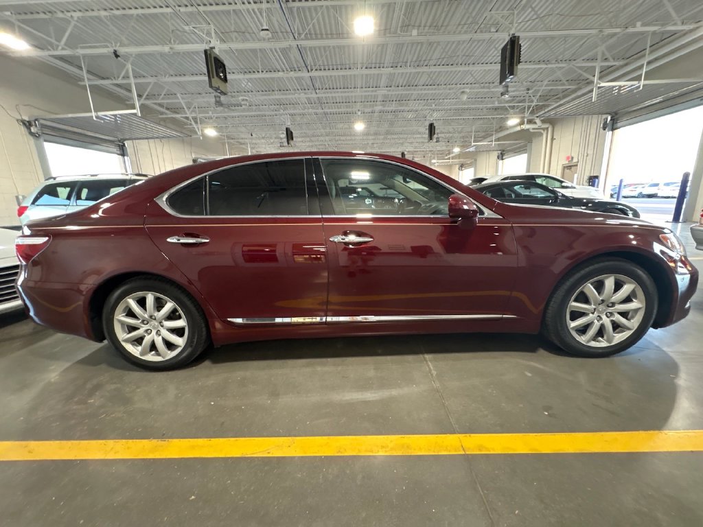 Photo 5 of this Lexus LS 460