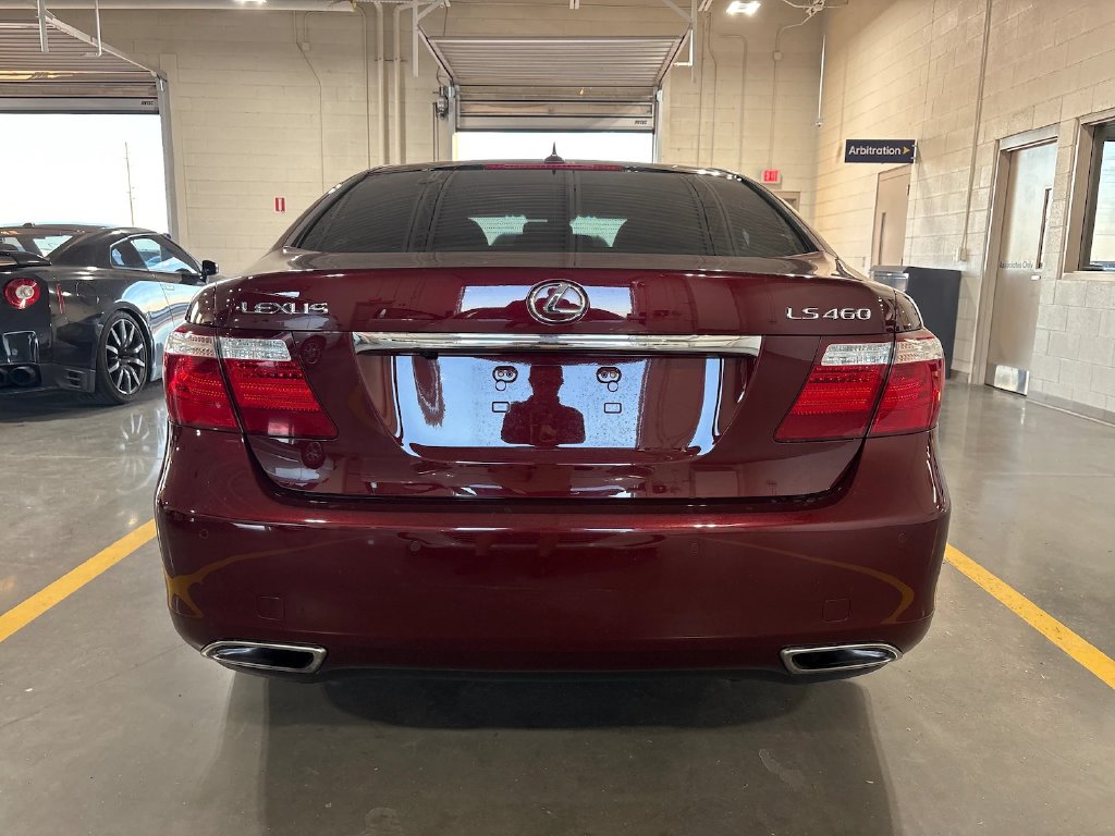 Photo 7 of this Lexus LS 460