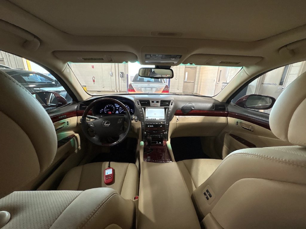 Photo 8 of this Lexus LS 460
