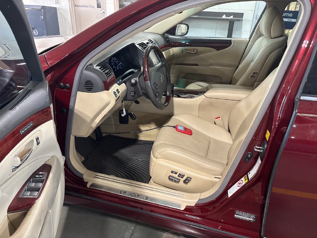 Photo 9 of this Lexus LS 460