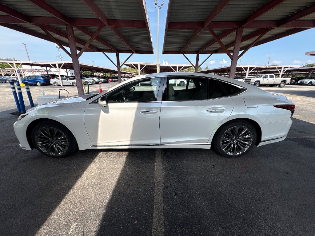 Photo 4 of this Lexus LS 500