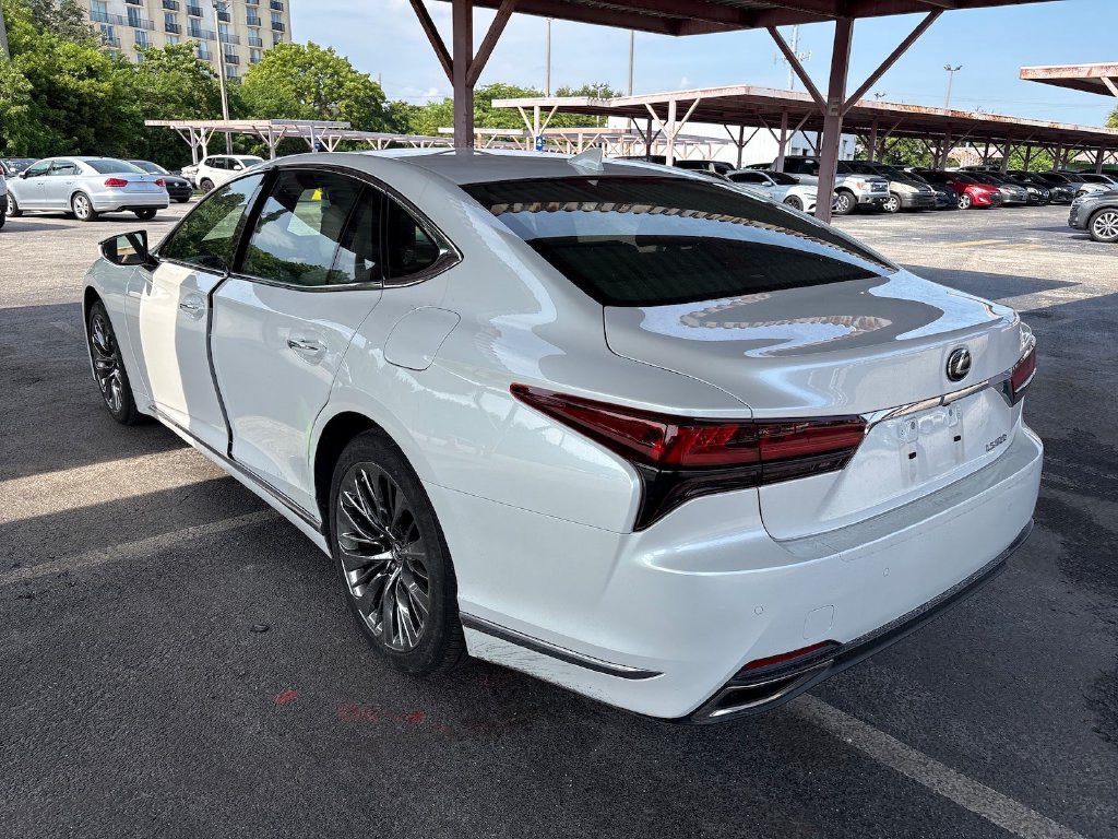 Photo 6 of this Lexus LS 500