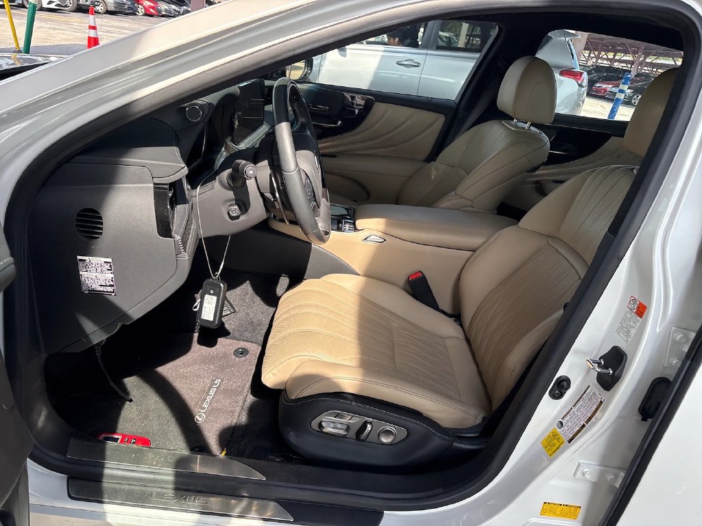Photo 9 of this Lexus LS 500