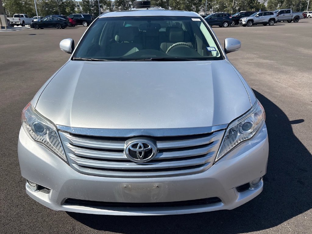 Photo 2 of this Toyota Avalon
