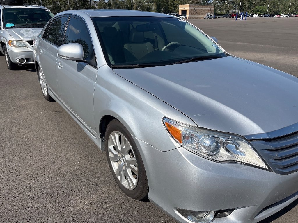 Photo 3 of this Toyota Avalon
