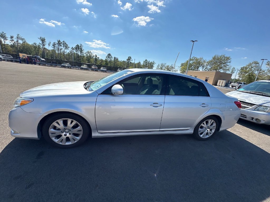 Photo 4 of this Toyota Avalon