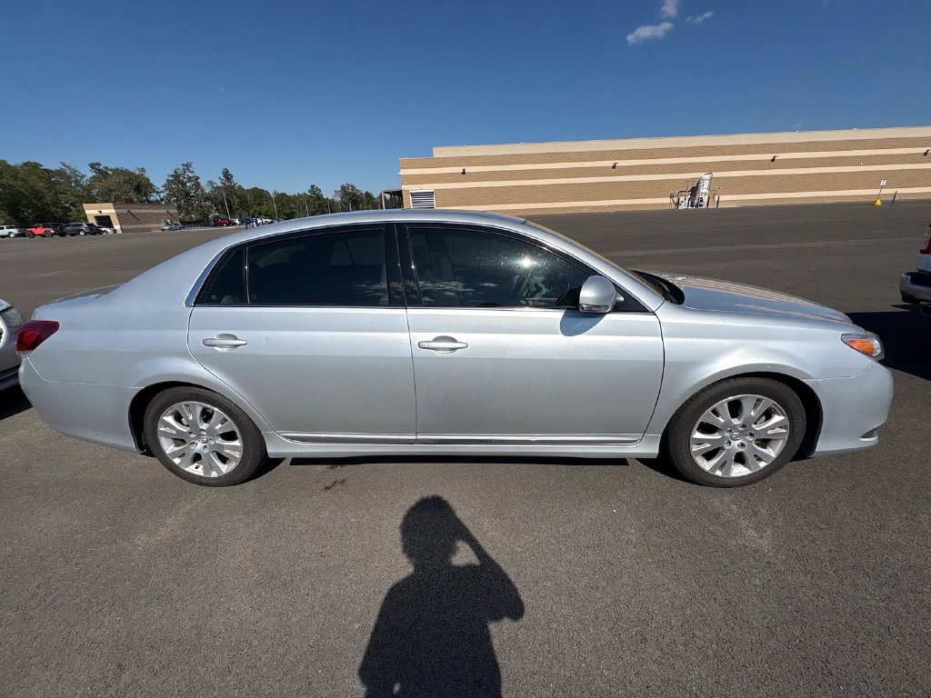 Photo 5 of this Toyota Avalon