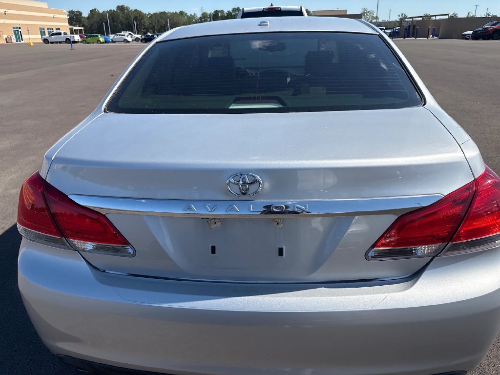 Photo 7 of this Toyota Avalon
