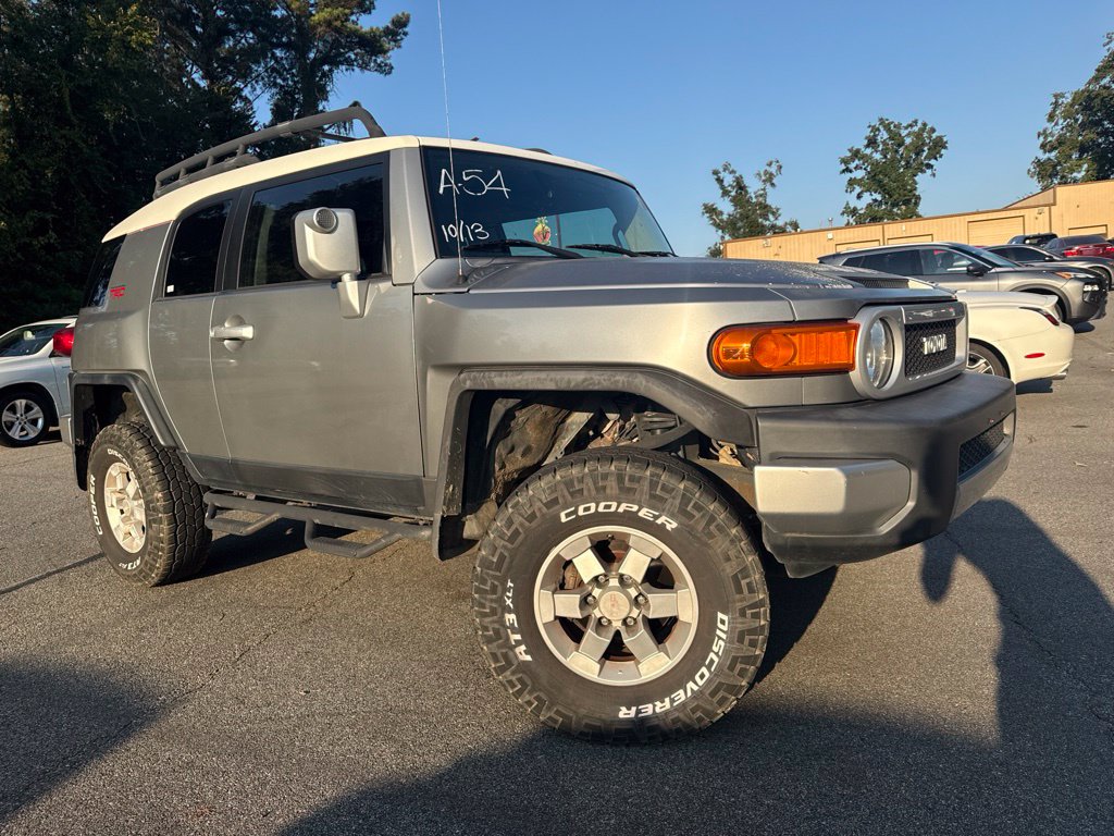 Photo 2 of this Toyota FJ Cruiser