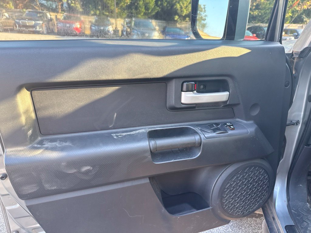 Photo 9 of this Toyota FJ Cruiser