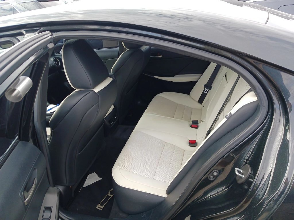 Lexus IS350 photo 7