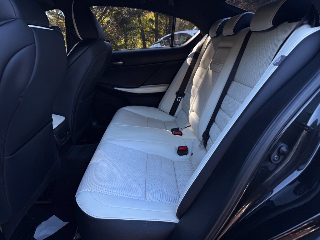 Photo 7 of this Lexus IS 350