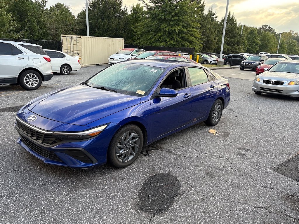 Hyundai Elantra photo 2