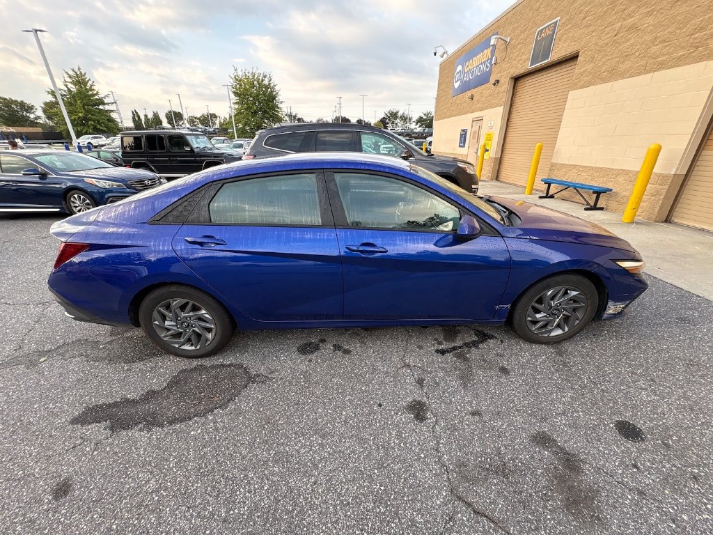 Photo 5 of this Hyundai Elantra
