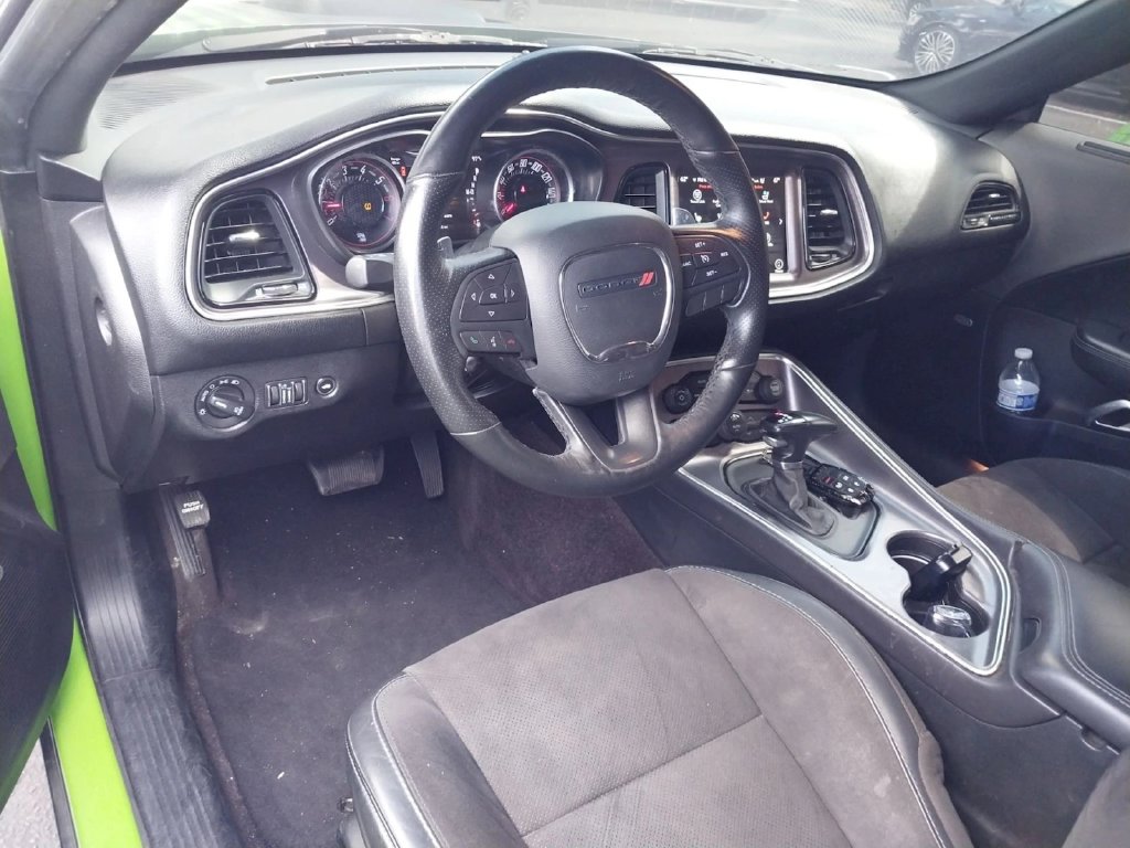 Dodge Challenger photo 8