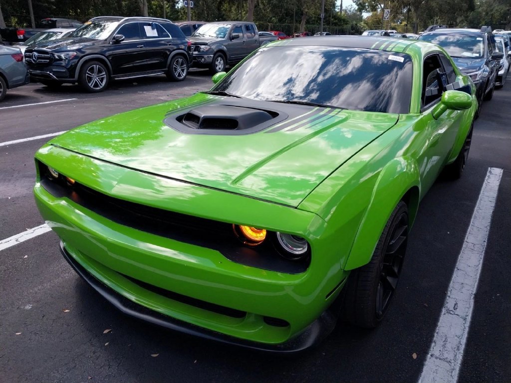 Dodge Challenger photo 2