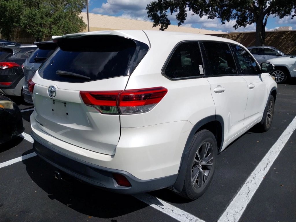 Toyota Highlander photo 5