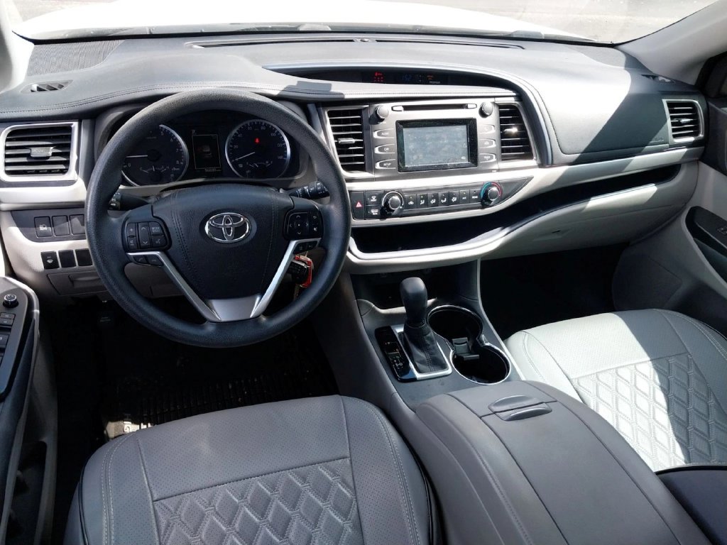 Toyota Highlander photo 8