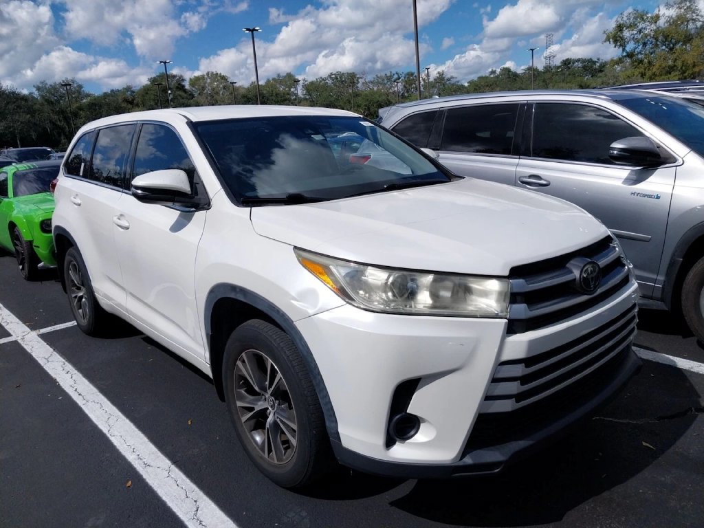 Toyota Highlander photo 3