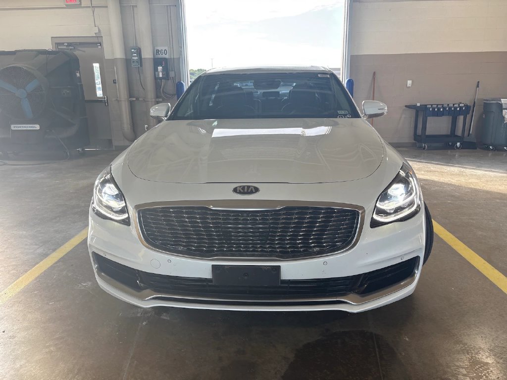 Photo 2 of this Kia K900
