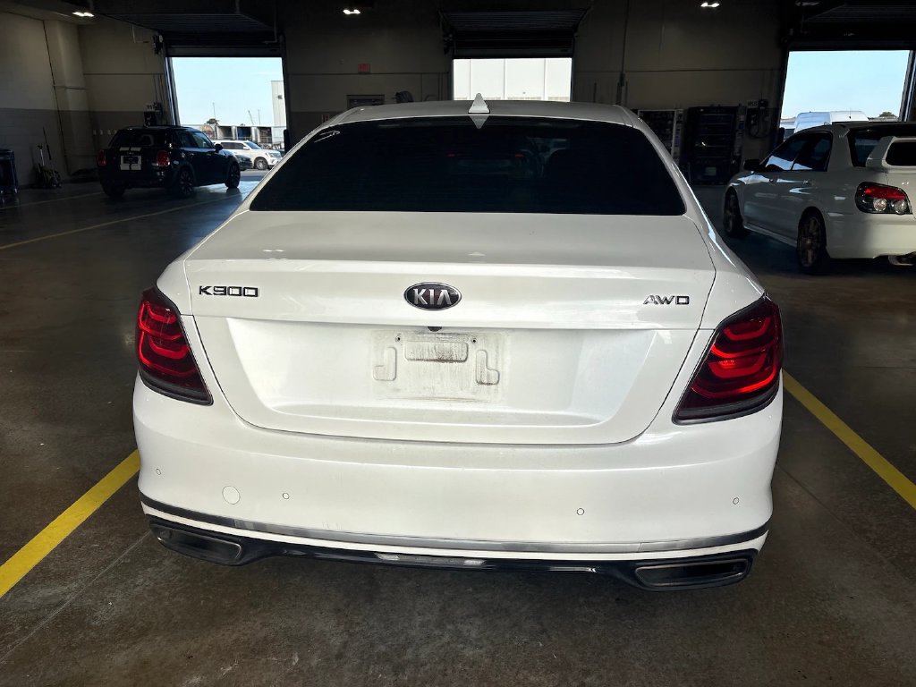 Photo 7 of this Kia K900