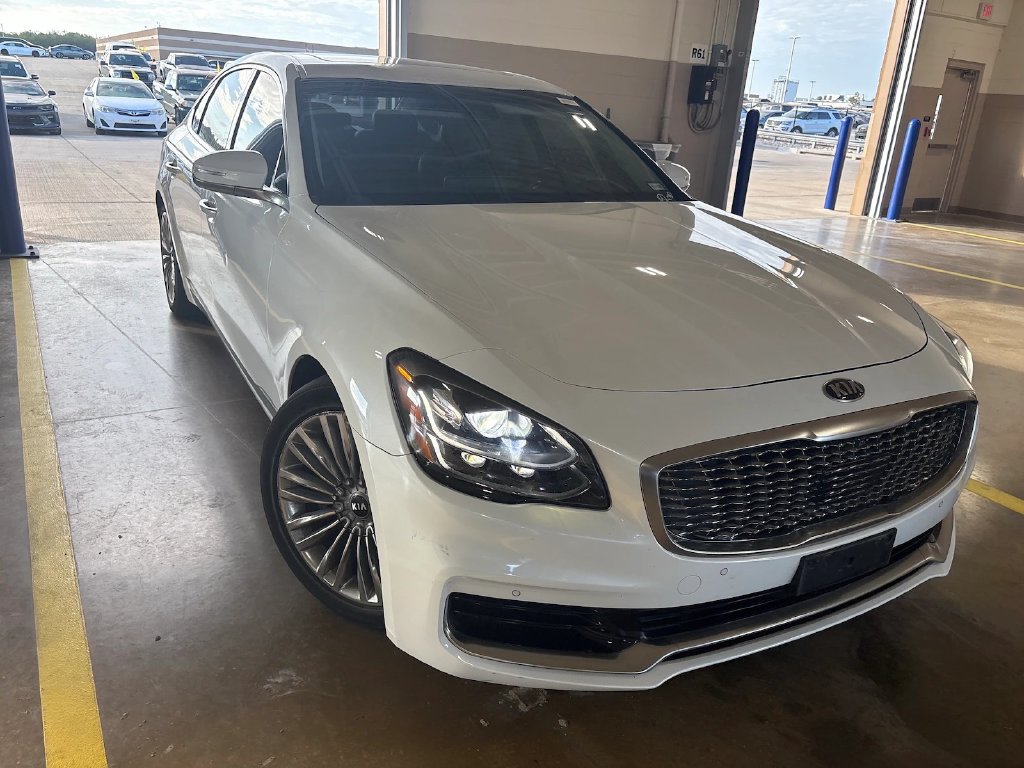Photo 3 of this Kia K900