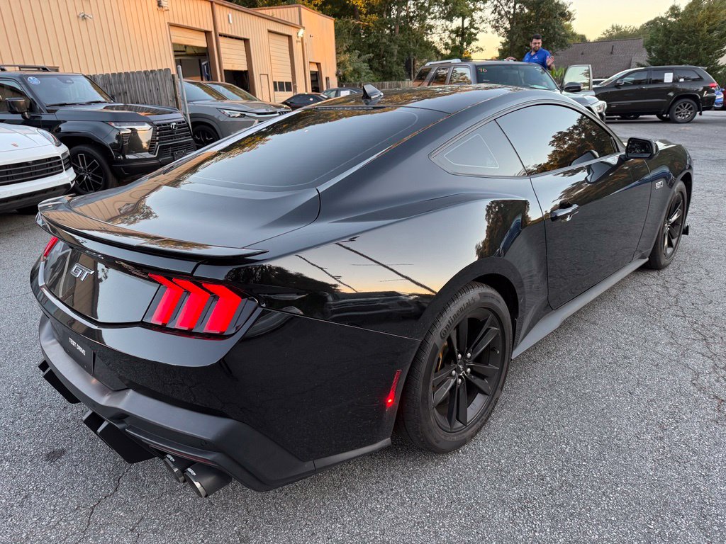 Photo 5 of this Ford Mustang