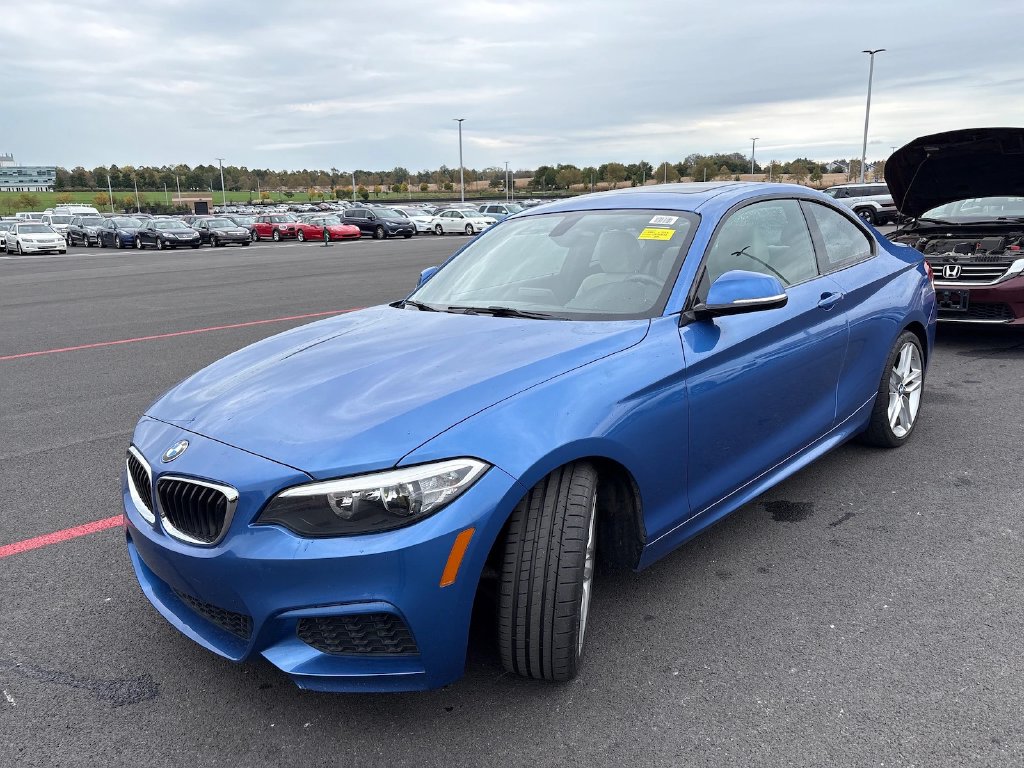 BMW 2 Series photo 2