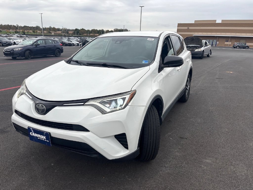 Toyota RAV4 photo 2