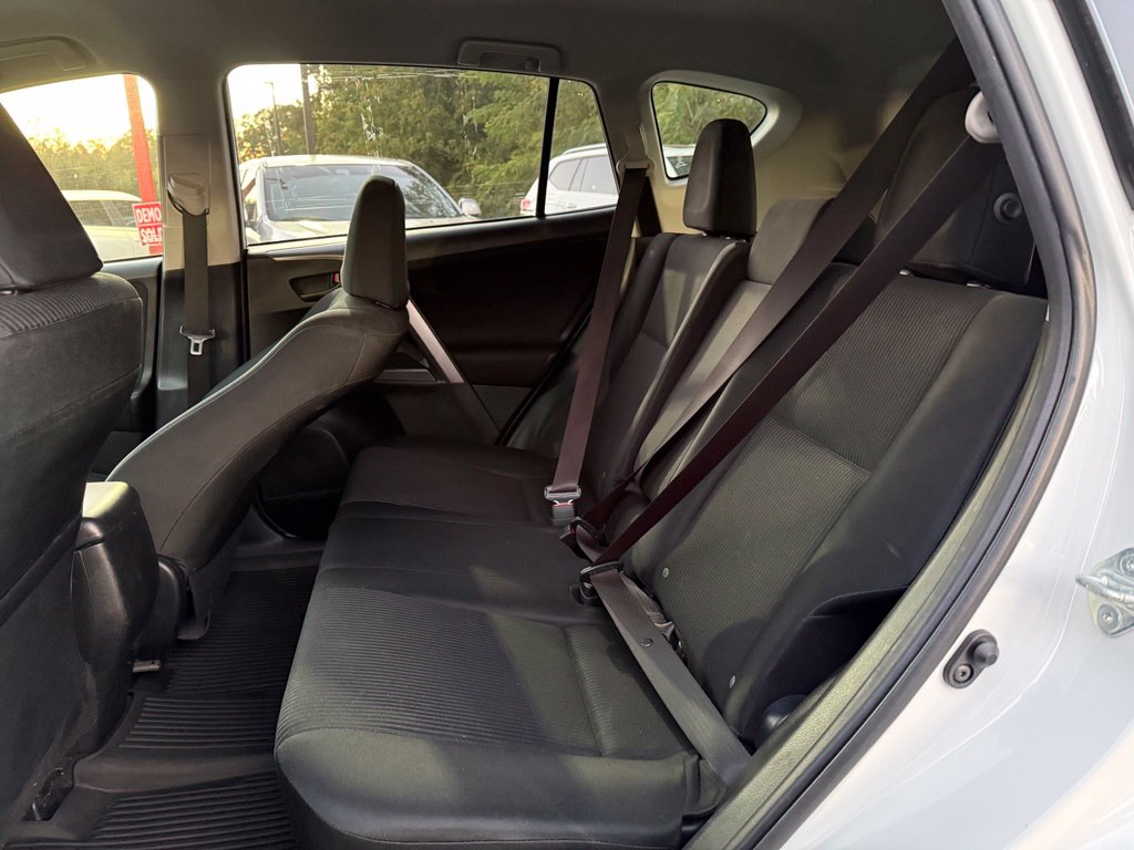 Photo 7 of this Toyota RAV4