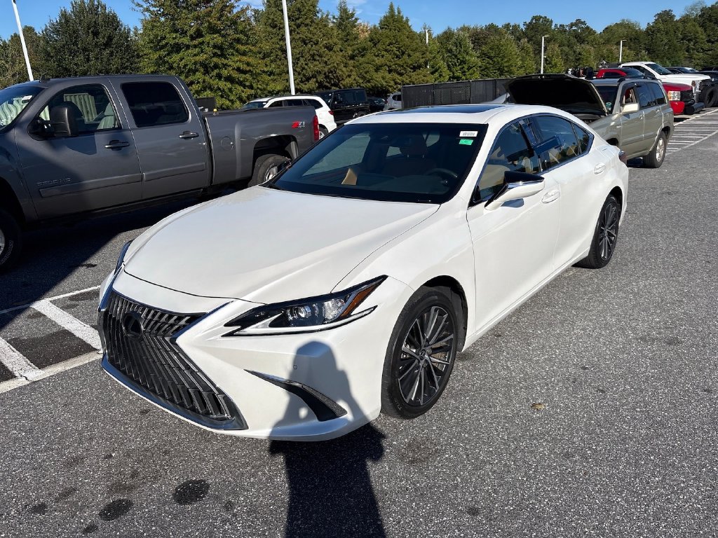 Lexus ES photo 2