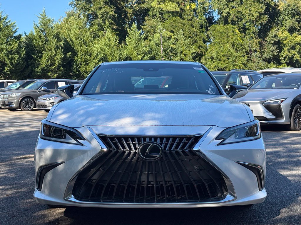 Photo 3 of this Lexus ES 350