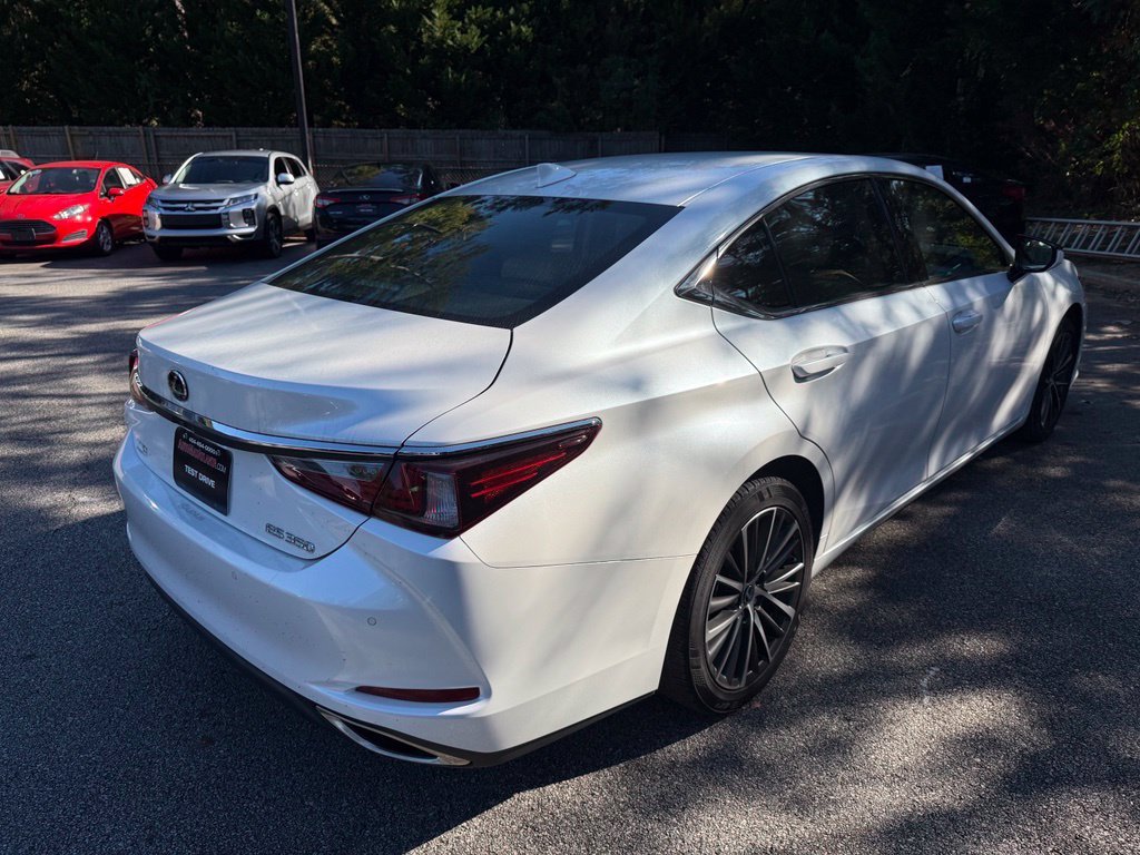 Photo 5 of this Lexus ES 350