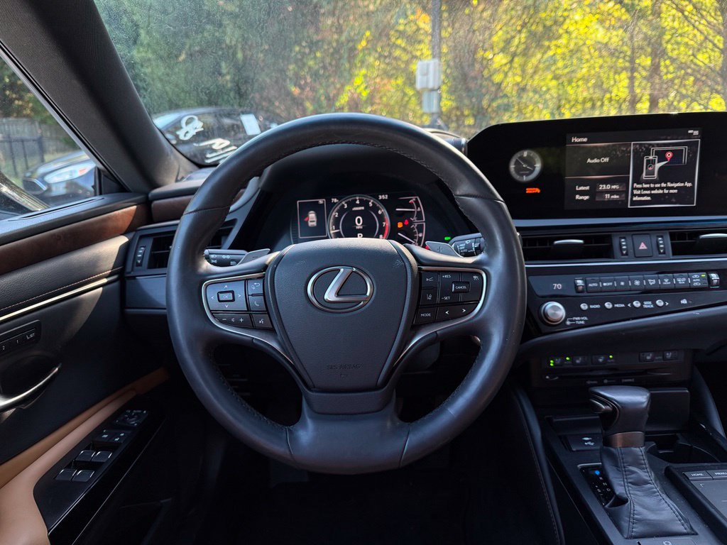 Photo 11 of this Lexus ES 350