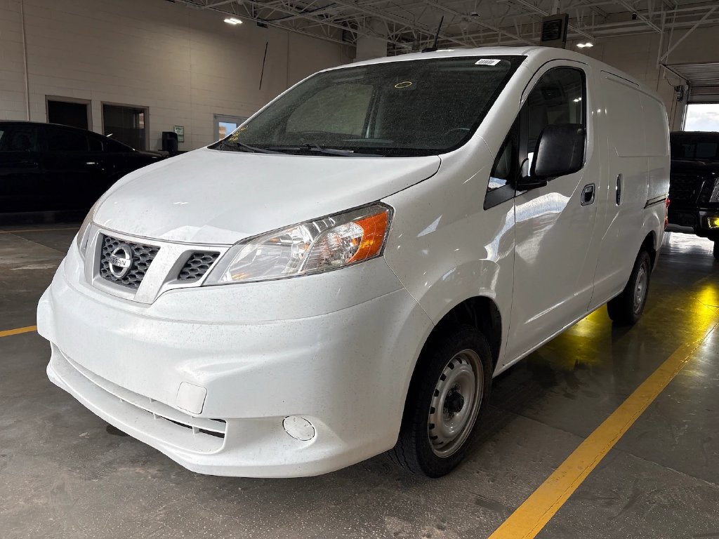 Nissan NV200 photo 2